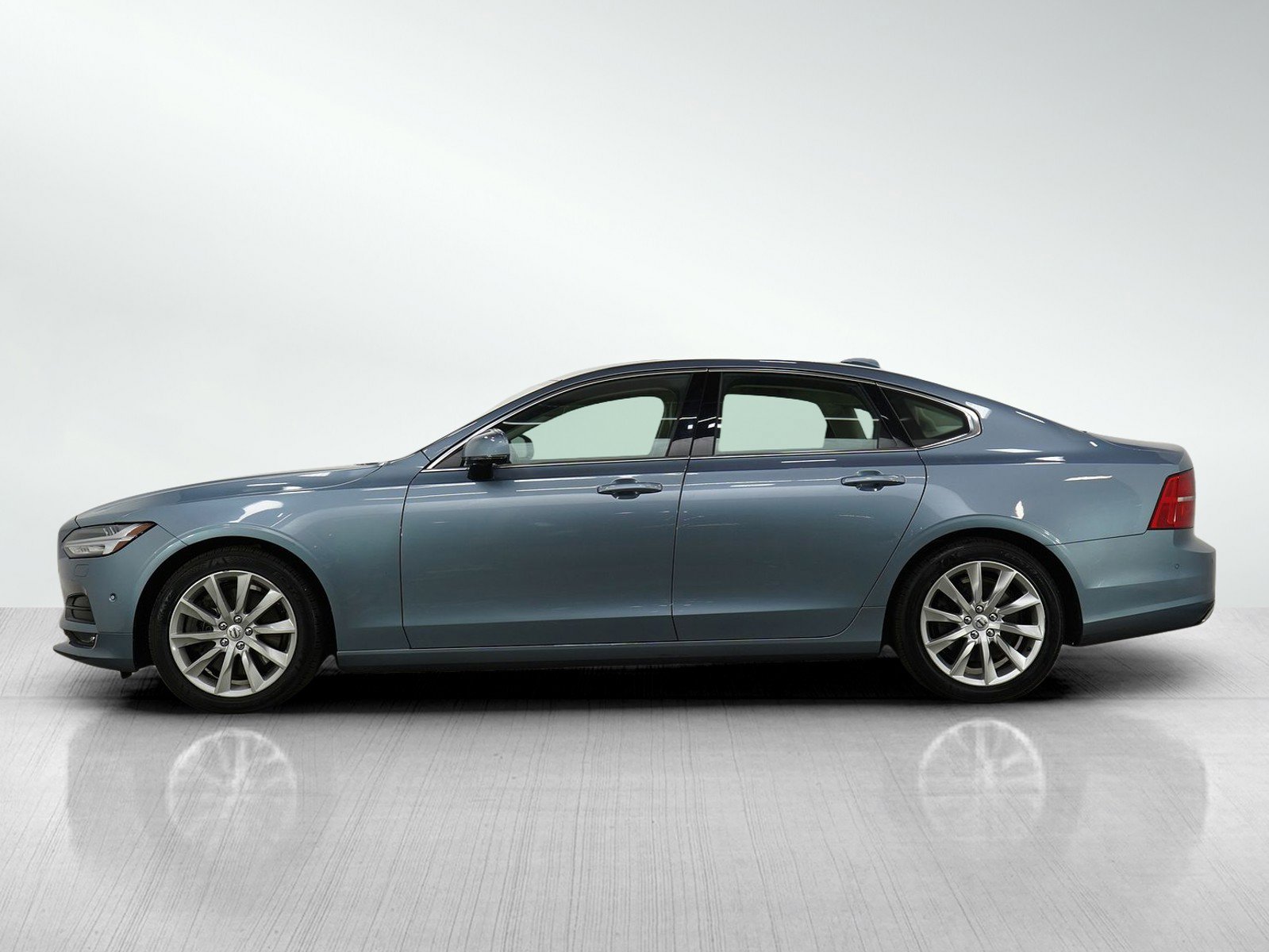 2017 Volvo S90 Momentum photo 2