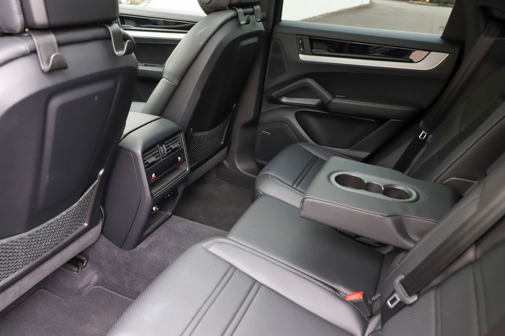 2024 Porsche Cayenne Coupe Base photo 18
