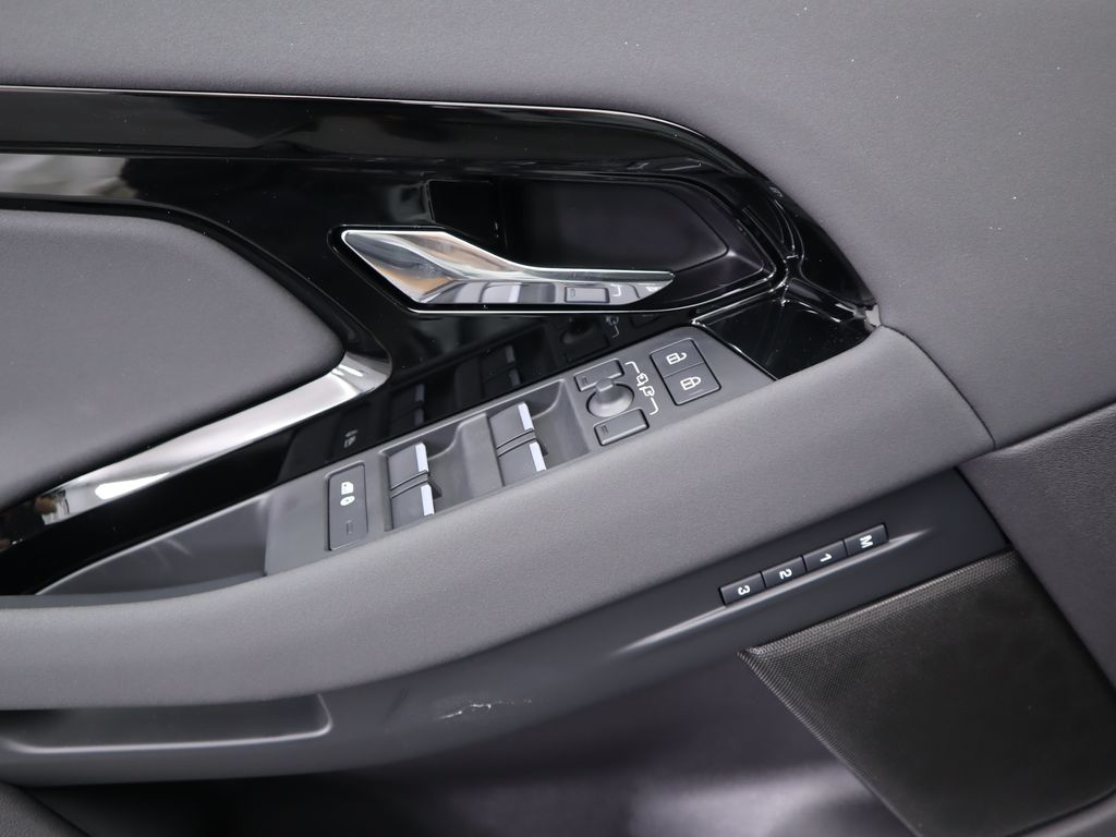 2025 Land Rover Range Rover Evoque S photo 20