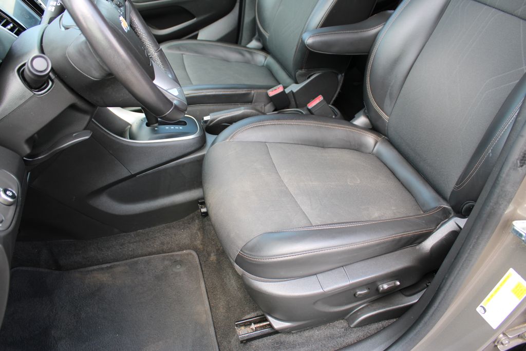 2022 Chevrolet Trax LT photo 21