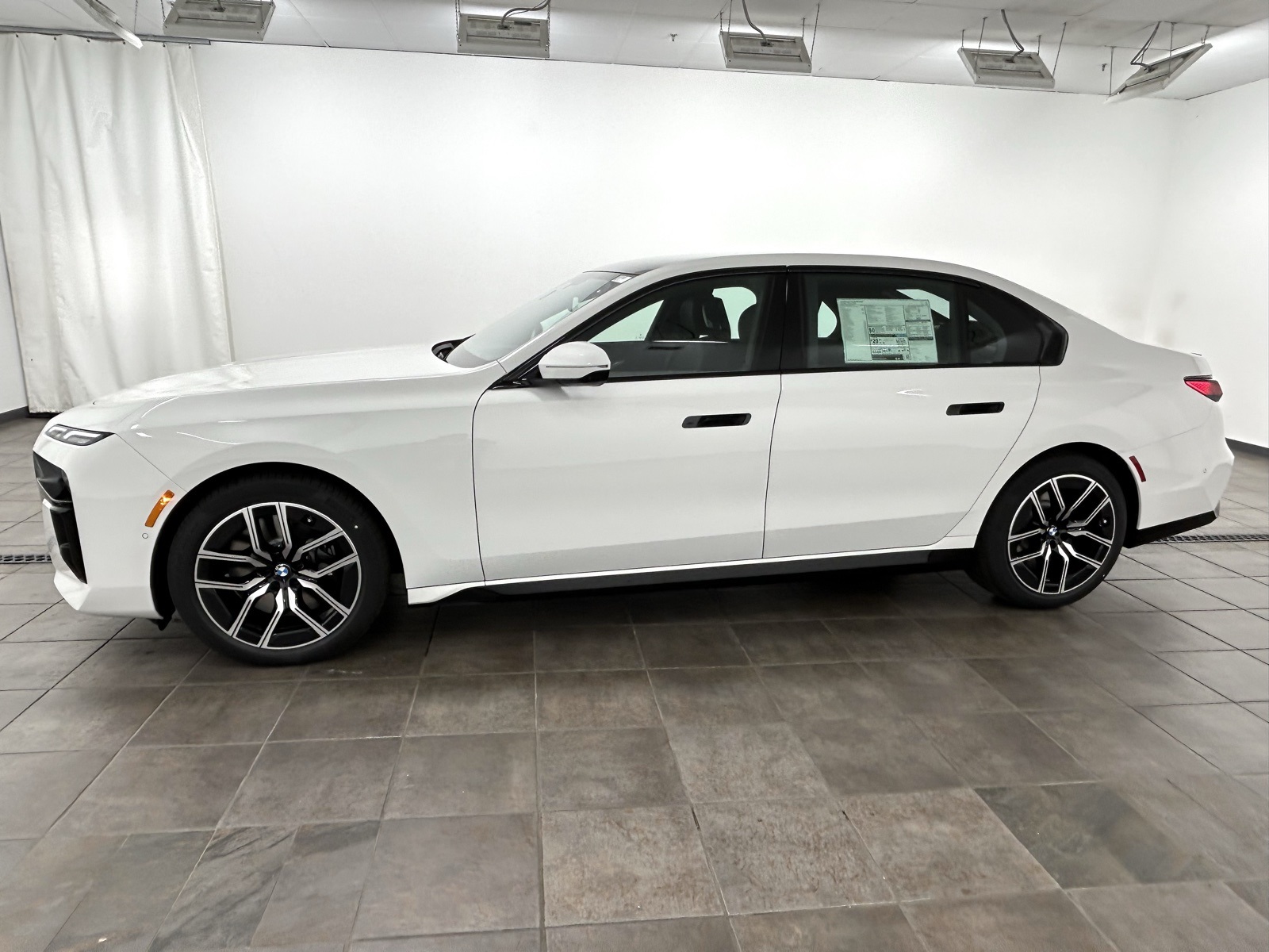 New 2025 White BMW 760i xDrive image 2