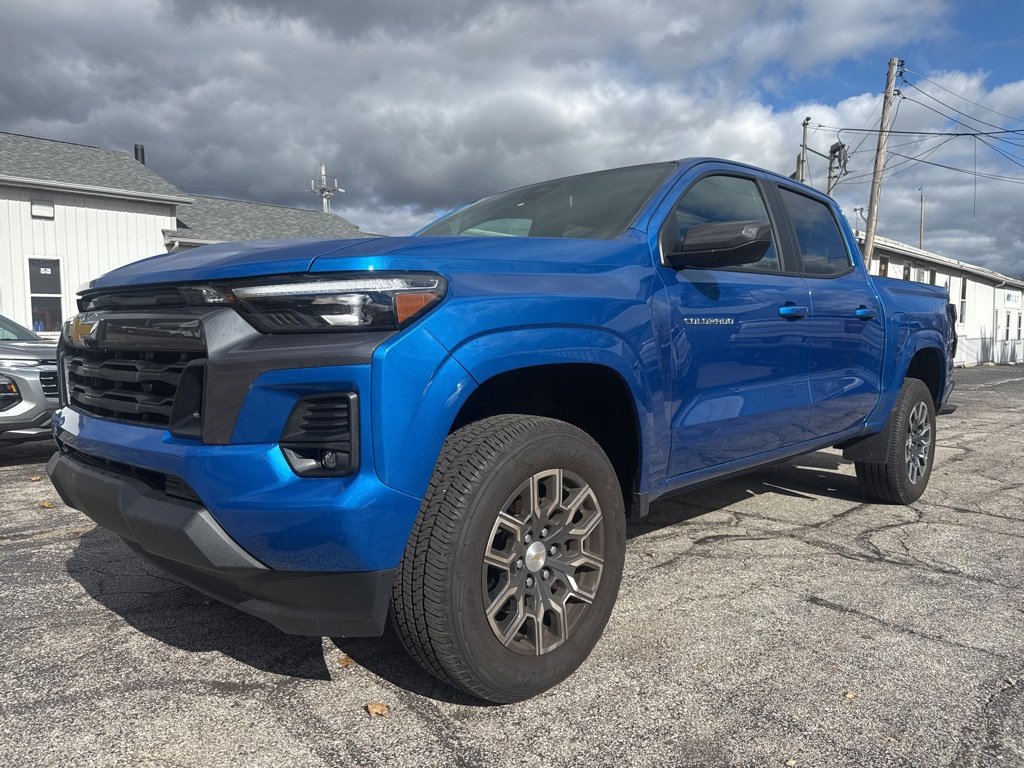 2023 Chevrolet Colorado LT photo 3