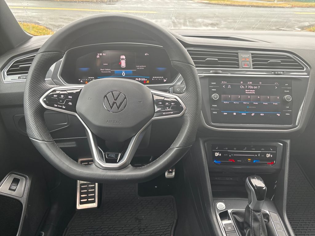 2024 Volkswagen Tiguan SE R-Line Black photo 4