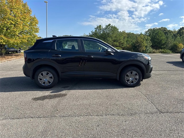 2025 Nissan Kicks S photo 3