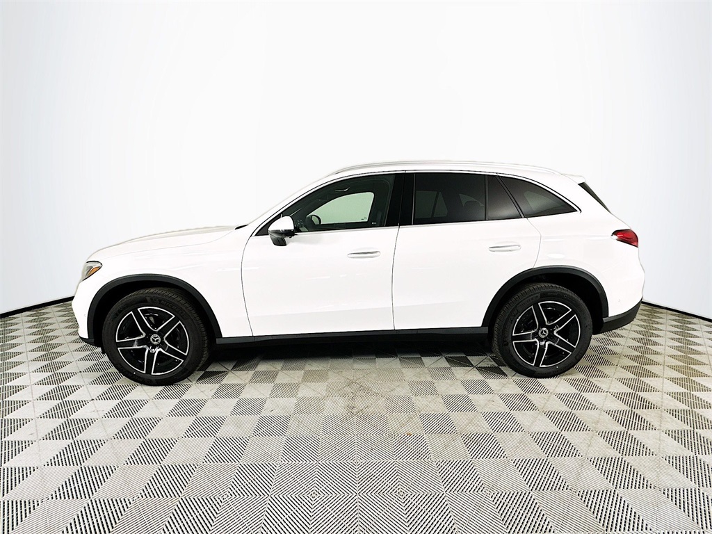 2026 Mercedes Benz GLC 300 4MATIC photo 3