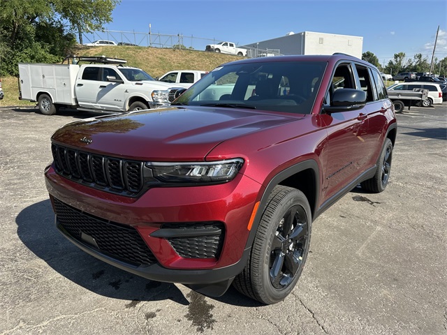 2025 Jeep Cherokee Altitude photo 2