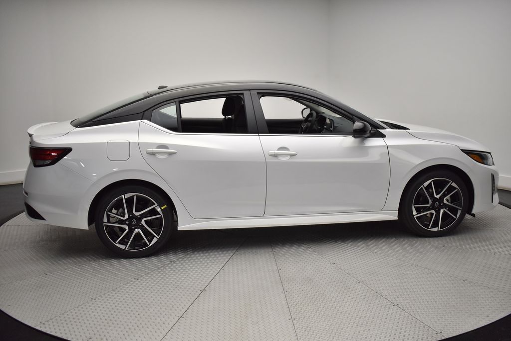 2025 Nissan Sentra SR photo 4