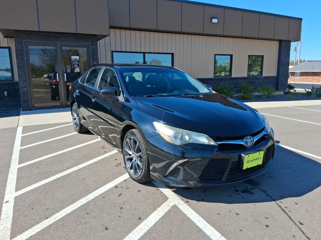 2016 Toyota Camry XSE photo 3