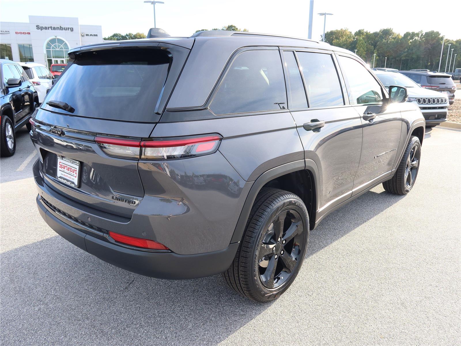2025 Jeep Grand Cherokee Limited photo 4