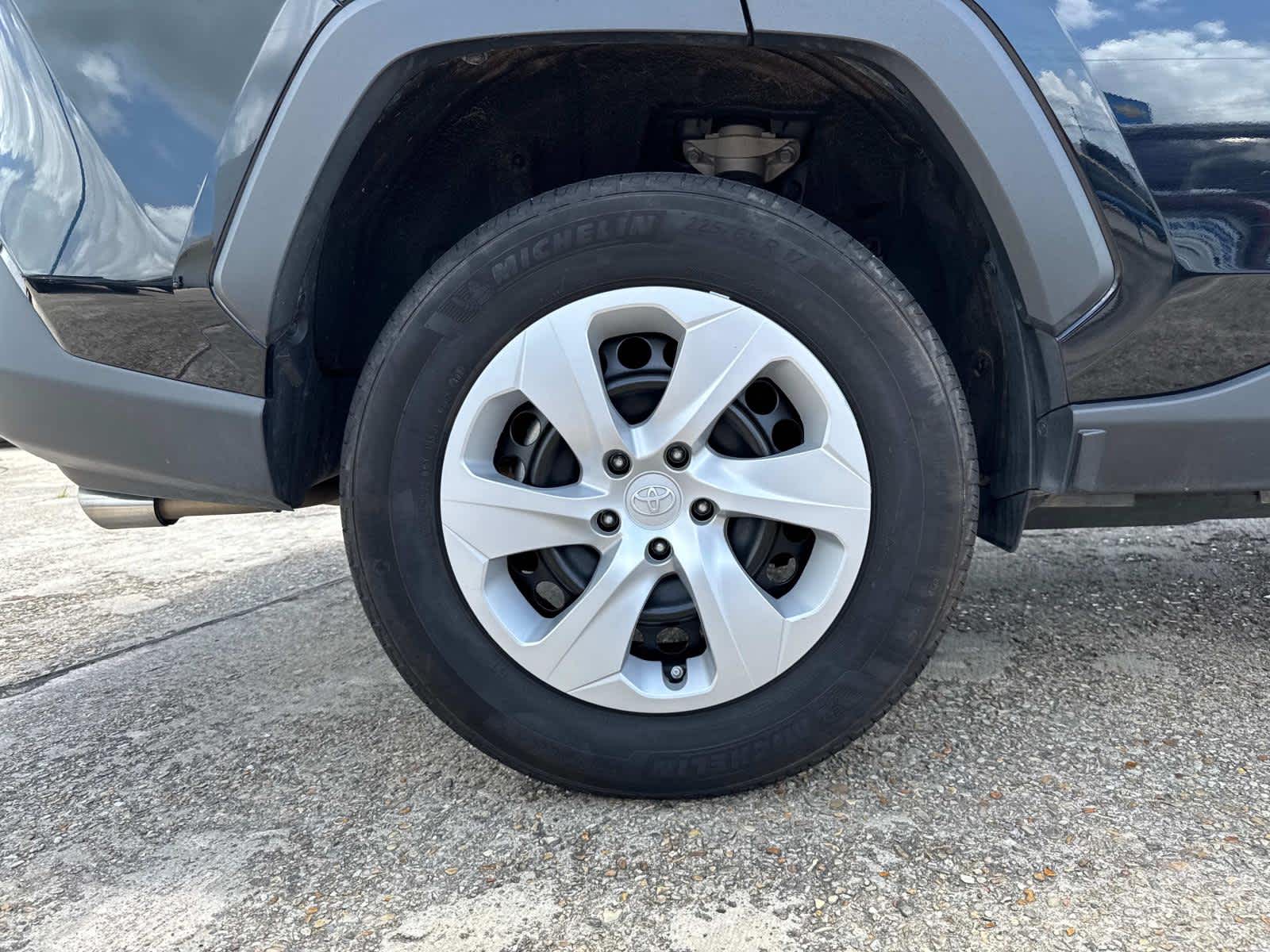 2024 Toyota RAV4 LE photo 9