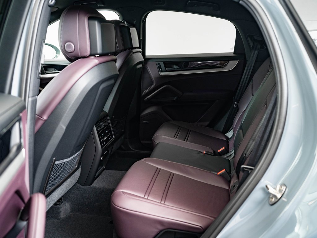 2025 Porsche Cayenne Coupe S photo 2