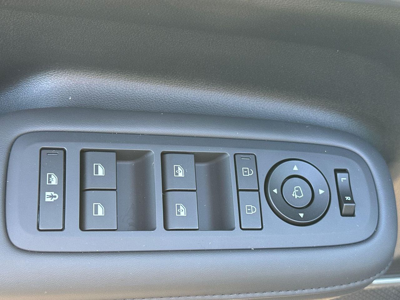 2026 Hyundai Santa Fe Limited photo 8