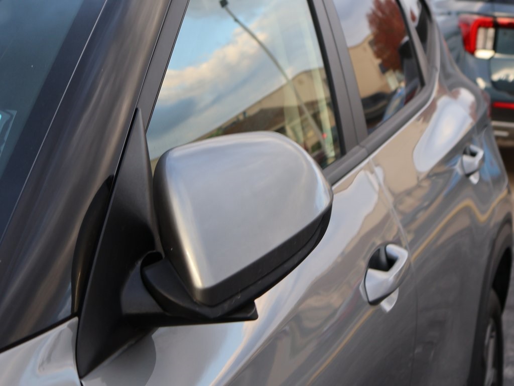 2025 Kia Seltos LX photo 3