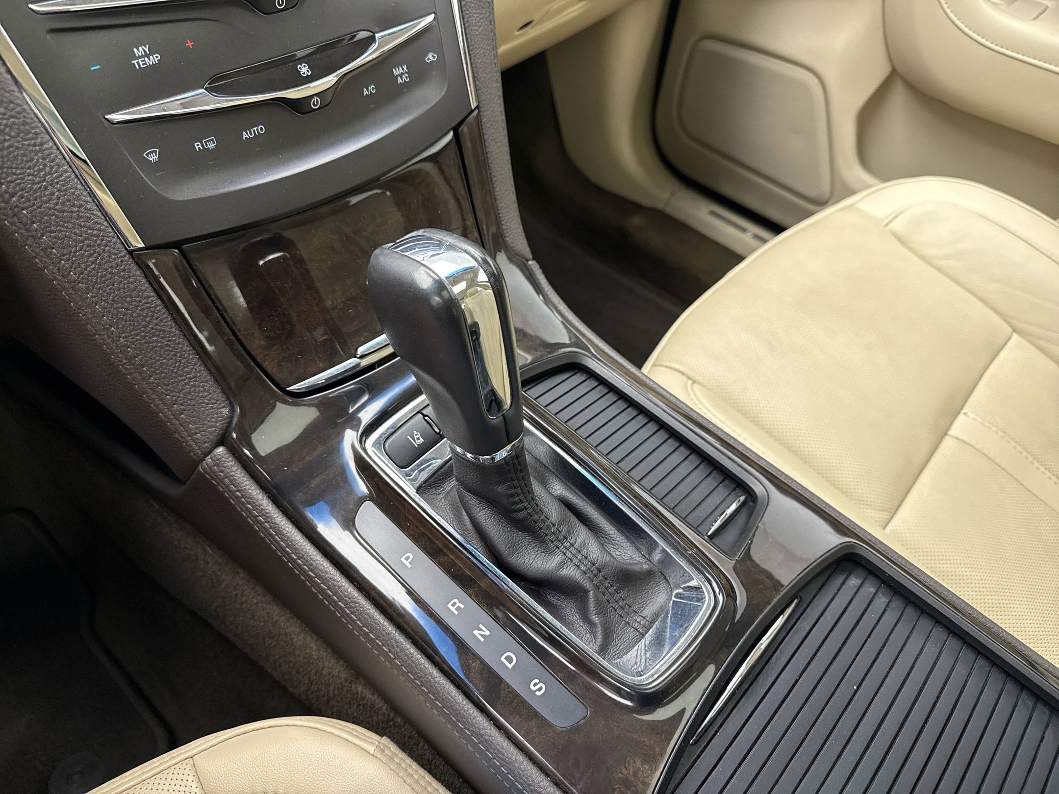 2014 Lincoln MKS EcoBoost photo 18