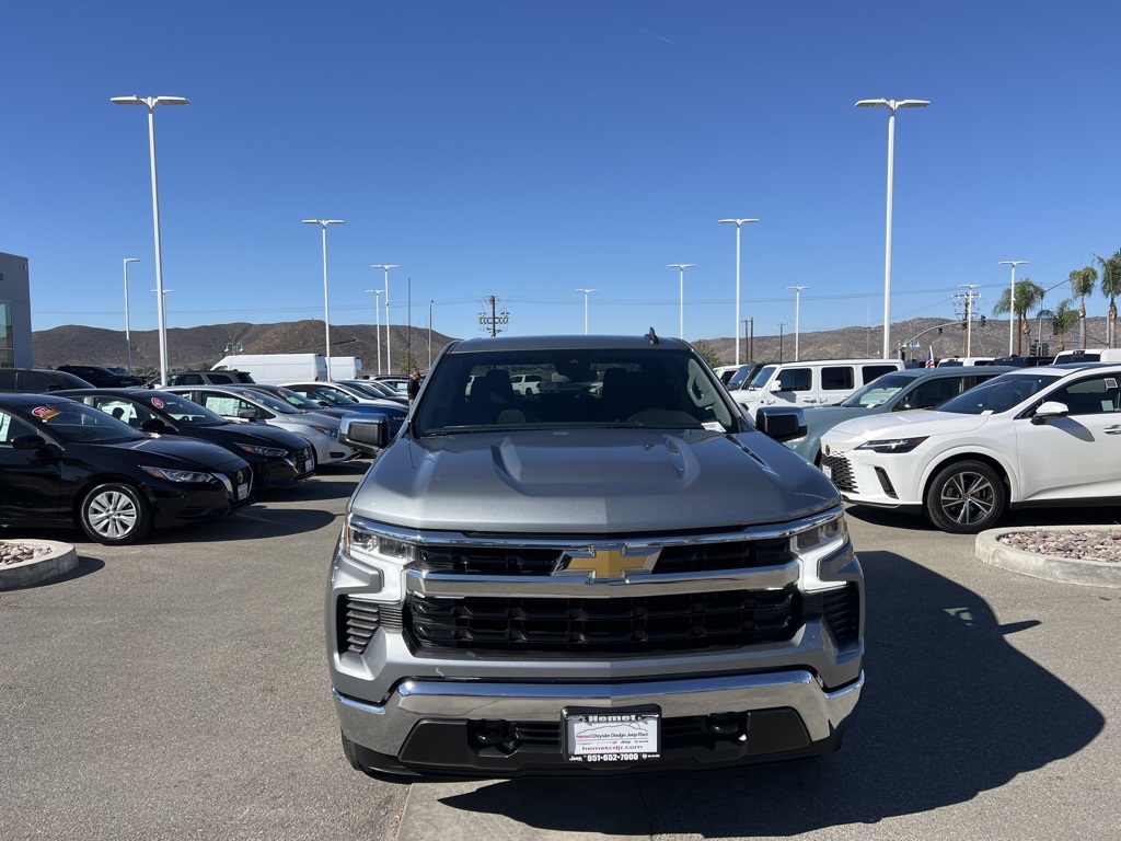 2023 Chevrolet Silverado 1500 LT photo 2