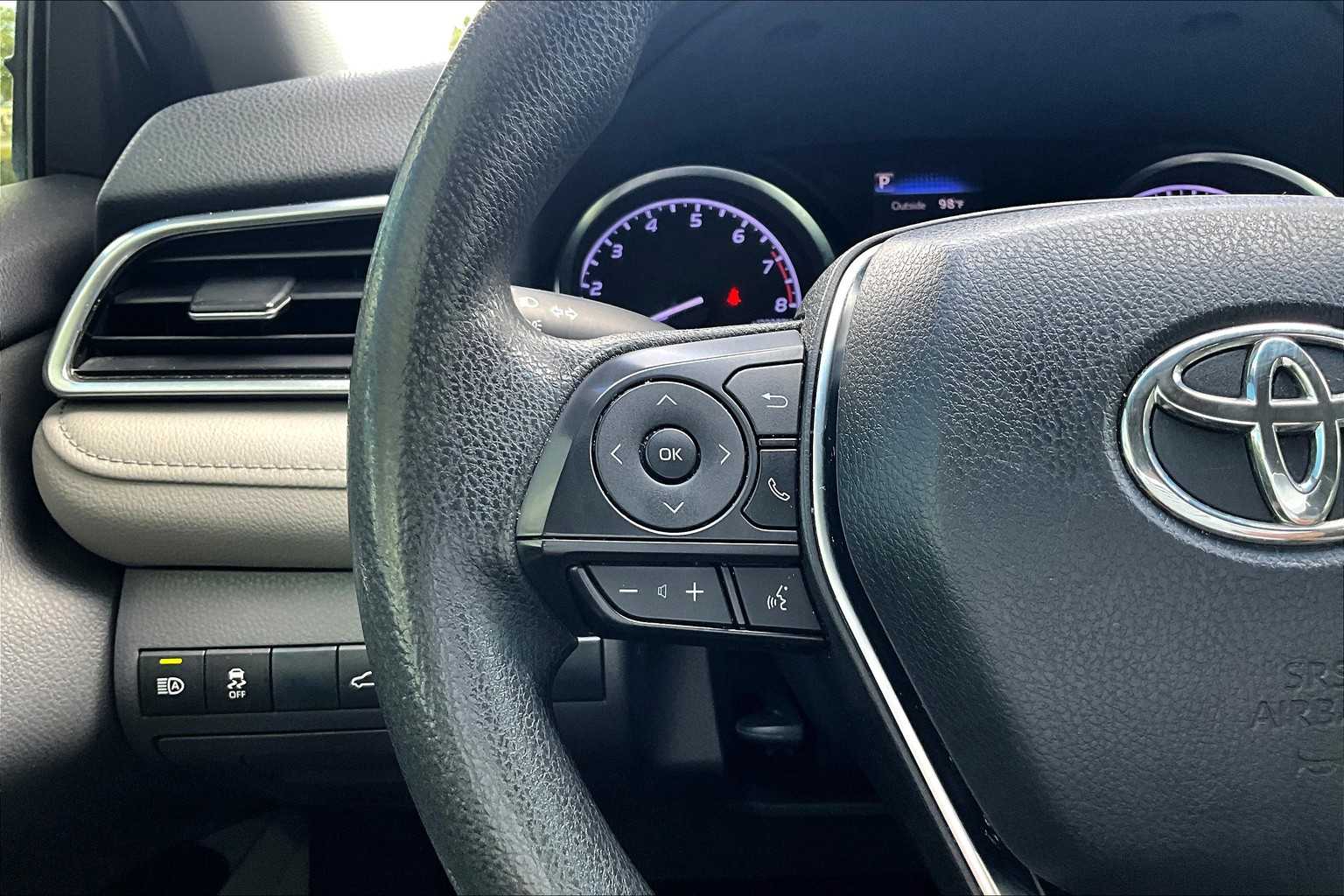 2018 Toyota Camry XLE XSE photo 21