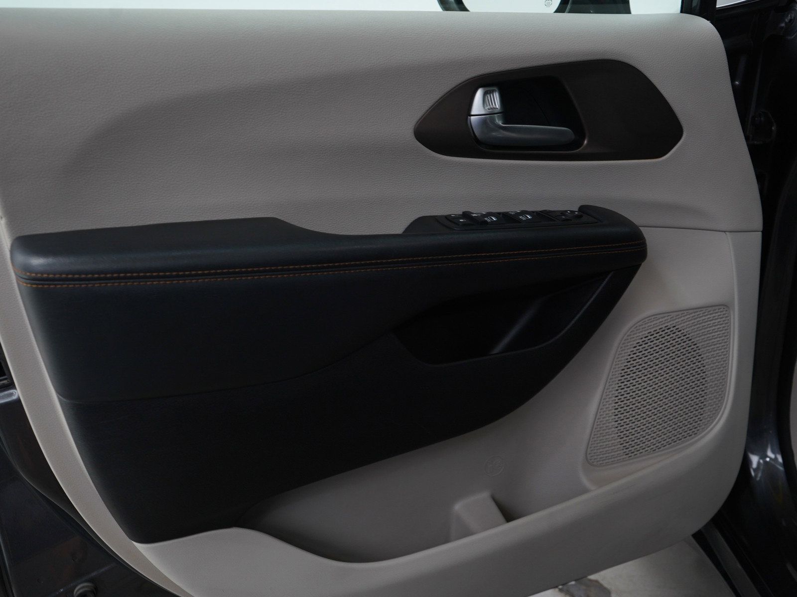 2017 Chrysler Pacifica Touring Plus photo 19