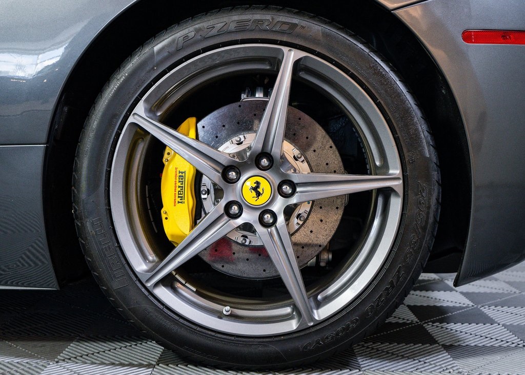 2014 Ferrari 458 Spider Base photo 9