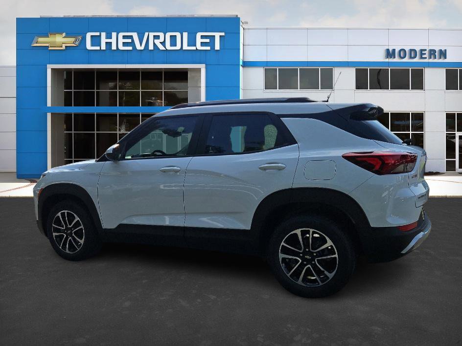 2026 Chevrolet Trailblazer LT photo 2