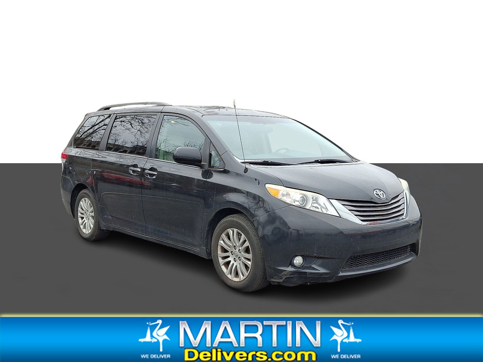 2013 Toyota Sienna XLE's photo