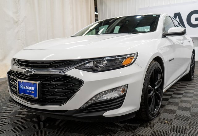 2025 Chevrolet Malibu 1LT photo 2