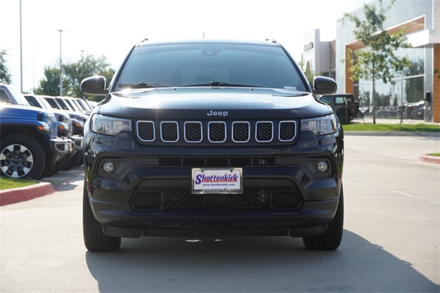 2023 Jeep Compass Latitude photo 2