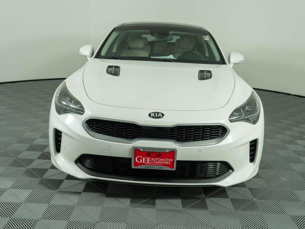 2018 Kia Stinger Premium photo 2