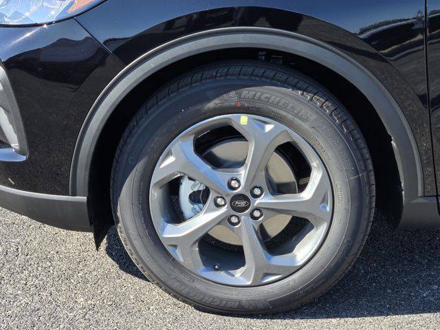 2026 Ford Escape ST-Line photo 8