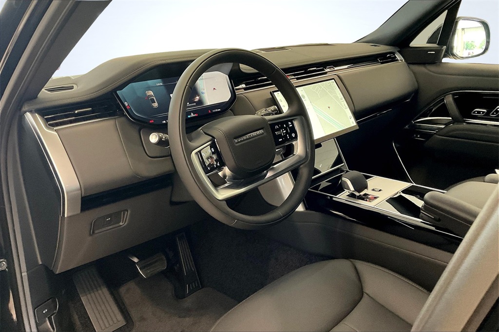 2025 Land Rover Range Rover SE photo 4