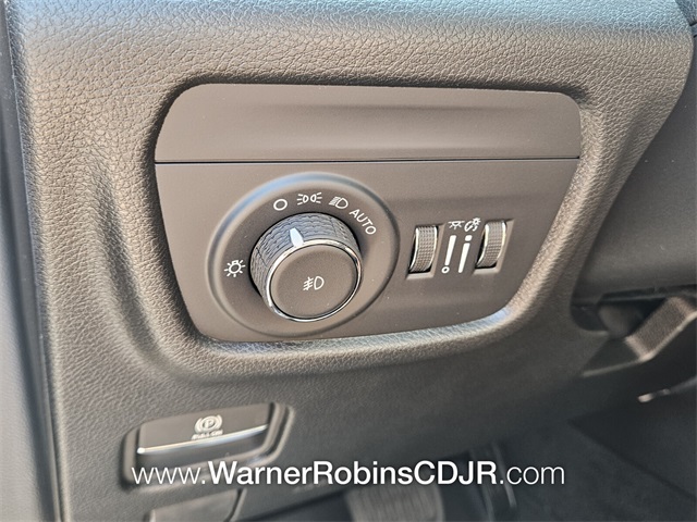 2025 Jeep Grand Cherokee Limited photo 28