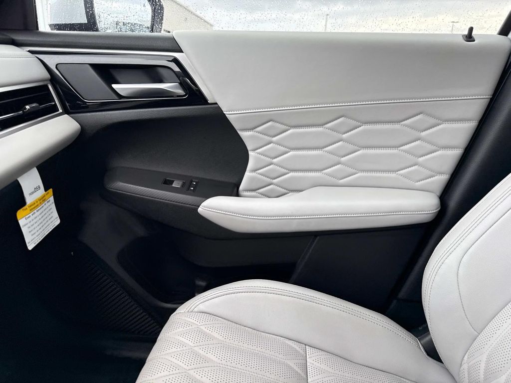 2025 Mitsubishi Outlander SEL photo 25