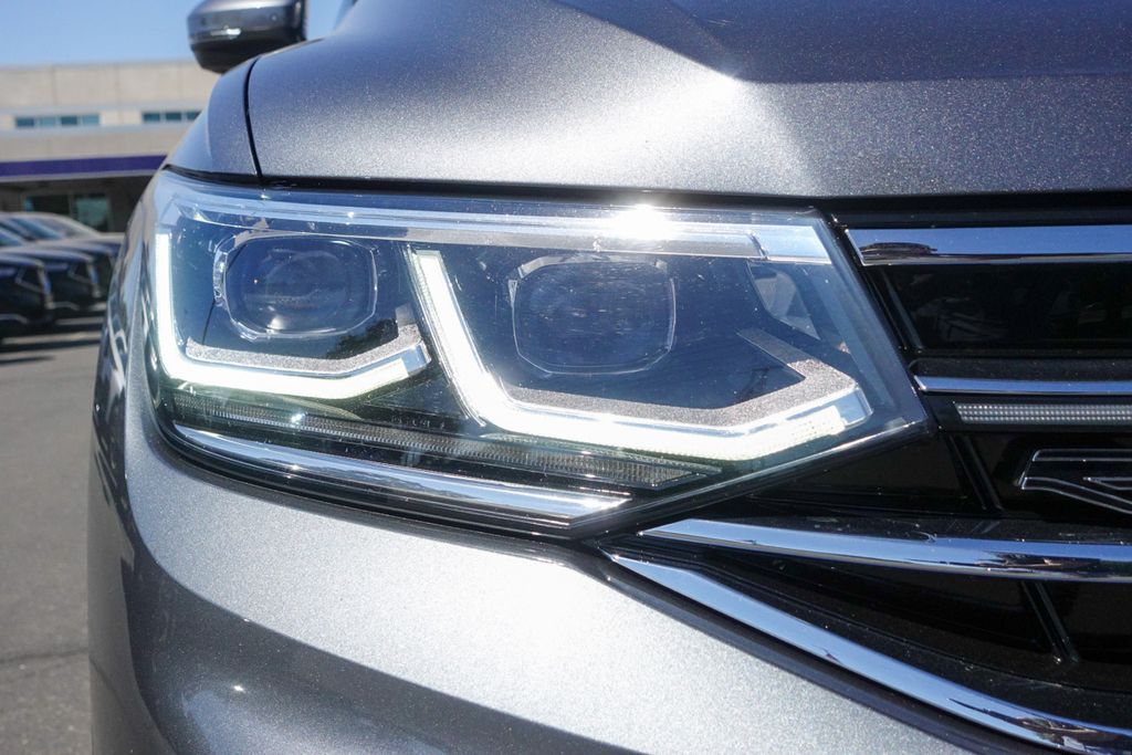 2022 Volkswagen Tiguan SEL Premium R-Line photo 3