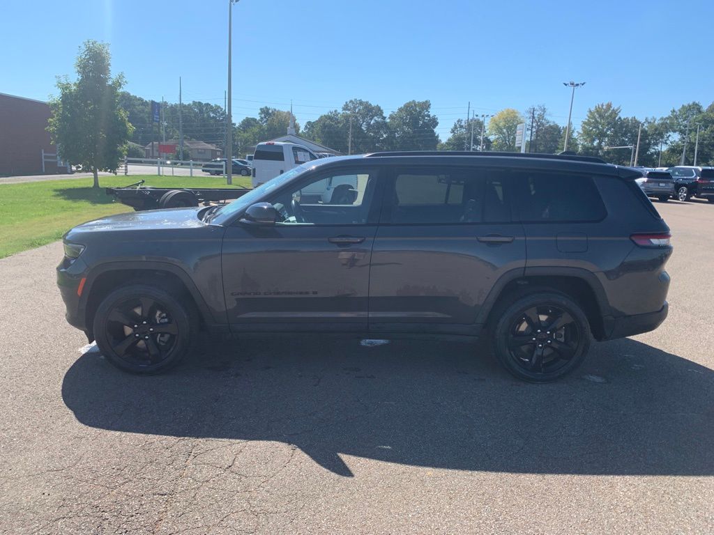 2022 Jeep Grand Cherokee Altitude photo 4