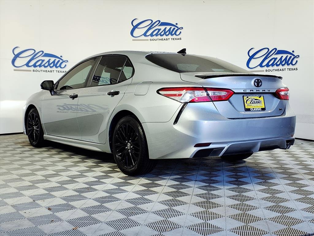 2020 Toyota Camry SE photo 2