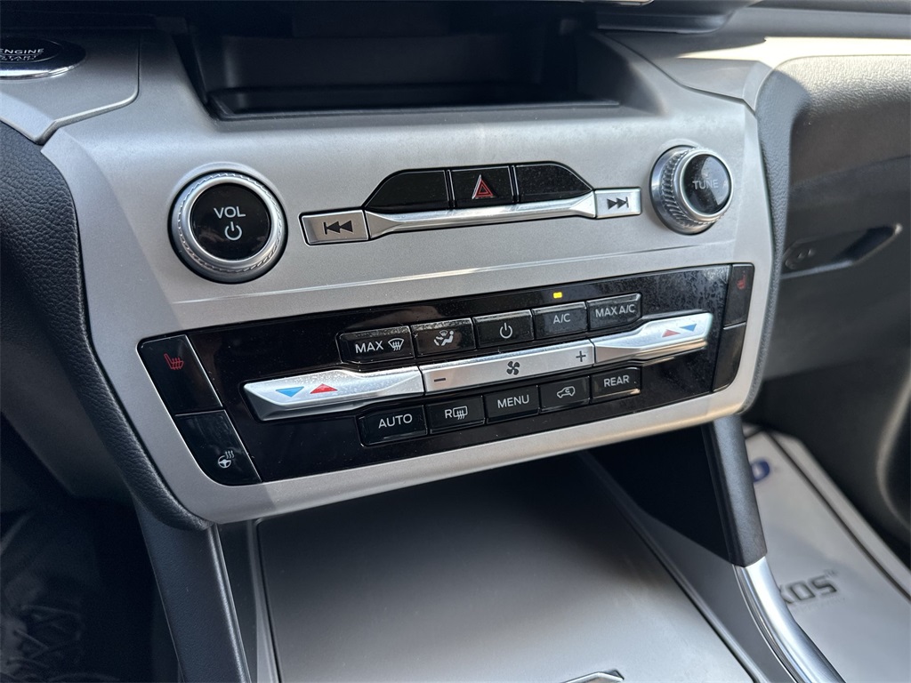 2023 Ford Explorer XLT photo 17