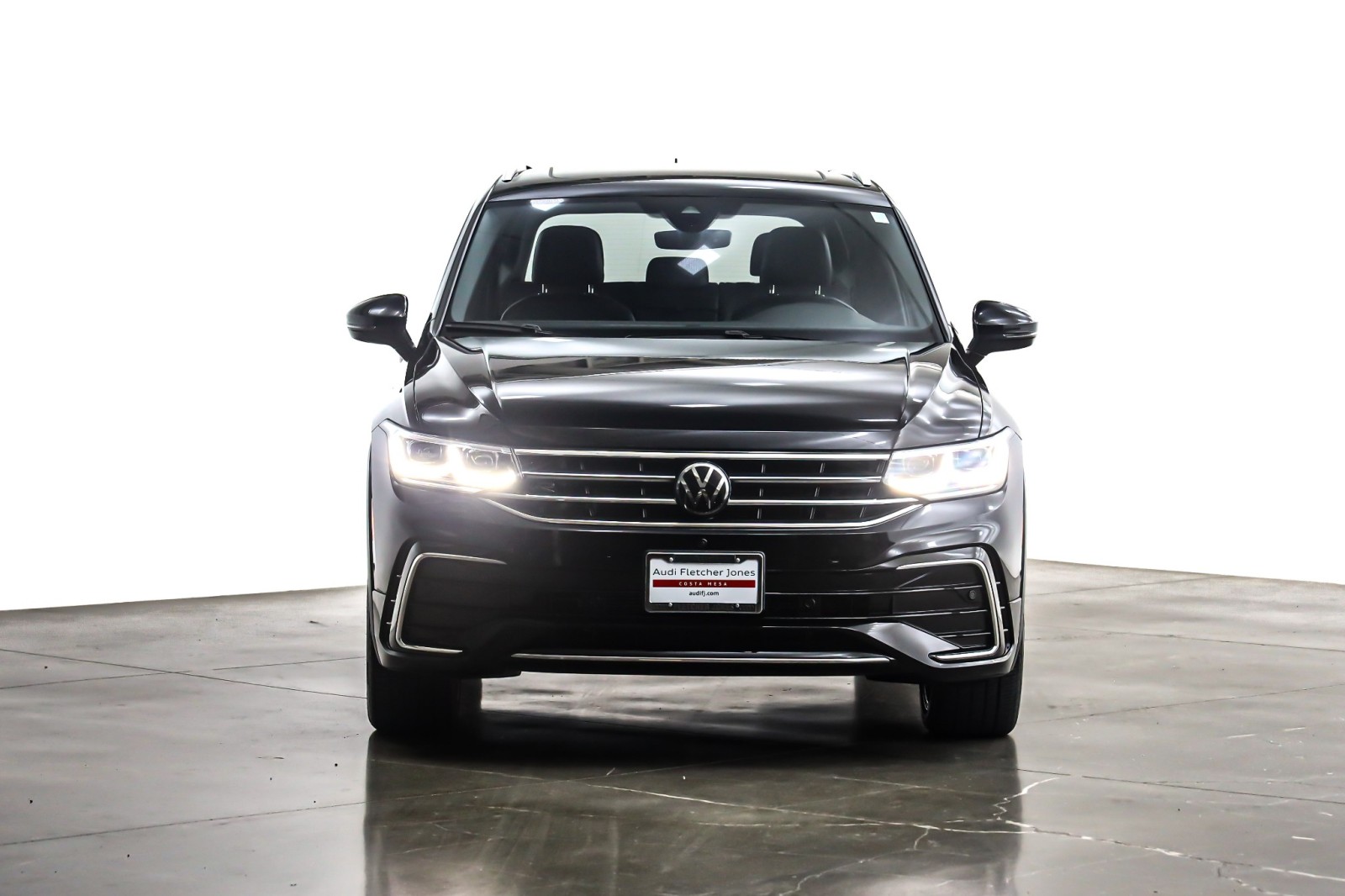 2024 Volkswagen Tiguan SEL R-Line Black photo 2