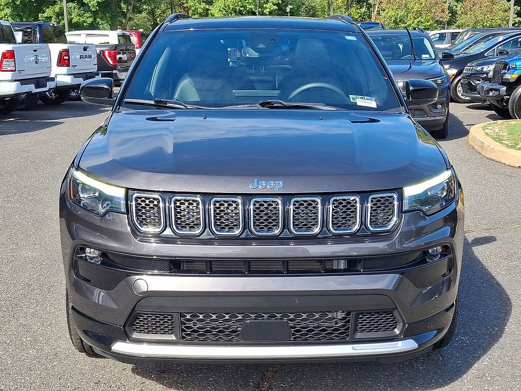 2023 Jeep Compass Limited photo 2