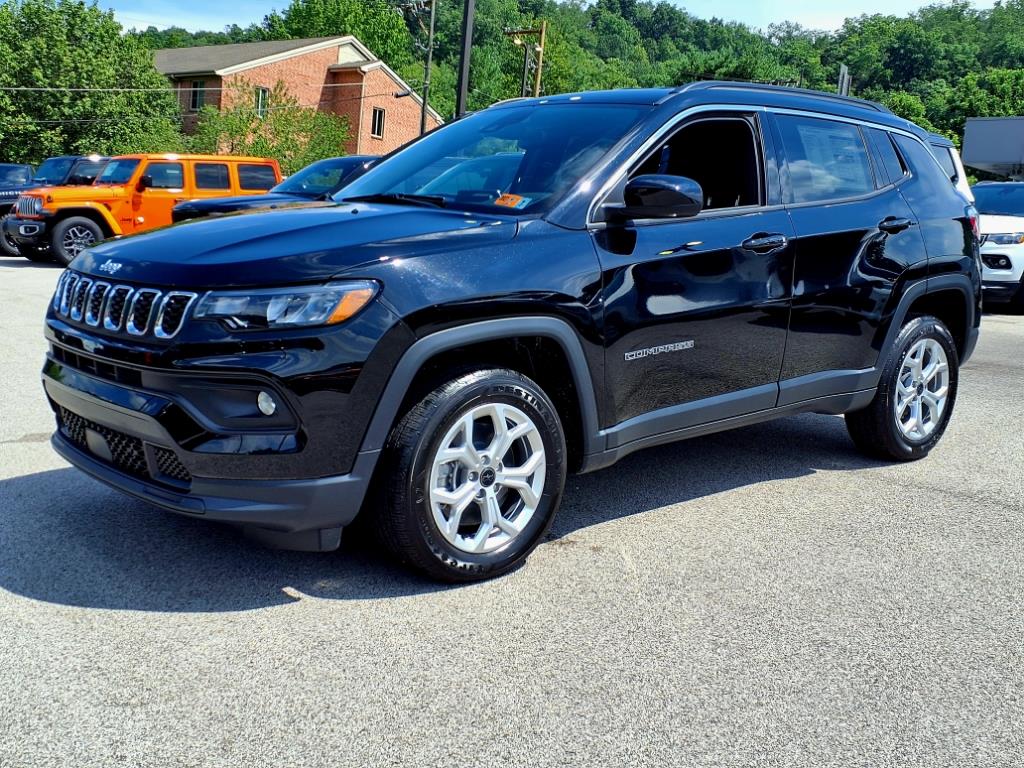 2025 Jeep Compass Latitude photo 2