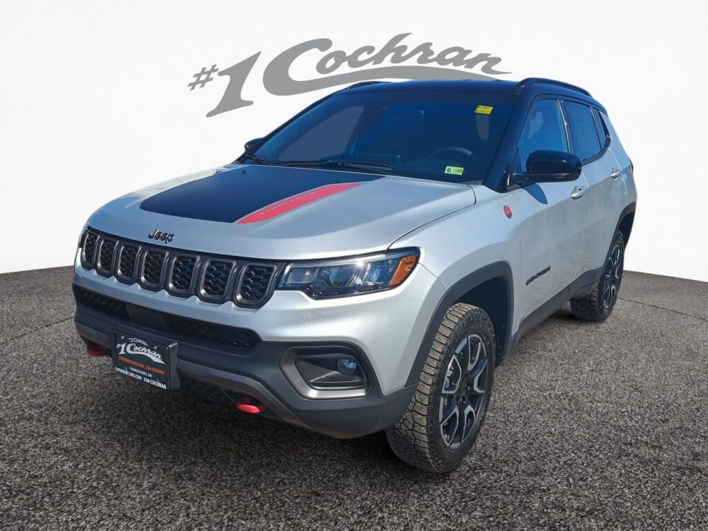 2024 Jeep Compass Trailhawk photo 3