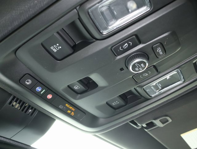 2025 Chevrolet Suburban RST photo 19