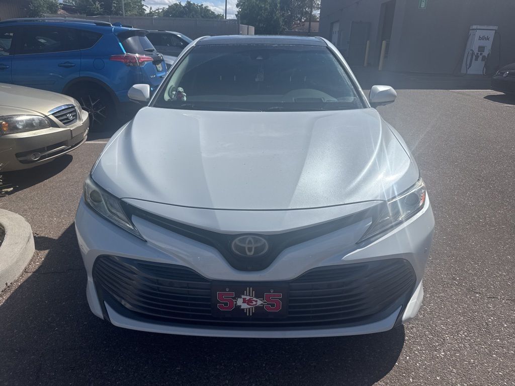 2018 Toyota Camry XLE photo 3