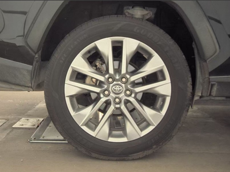 2020 Toyota RAV4 Limited photo 24