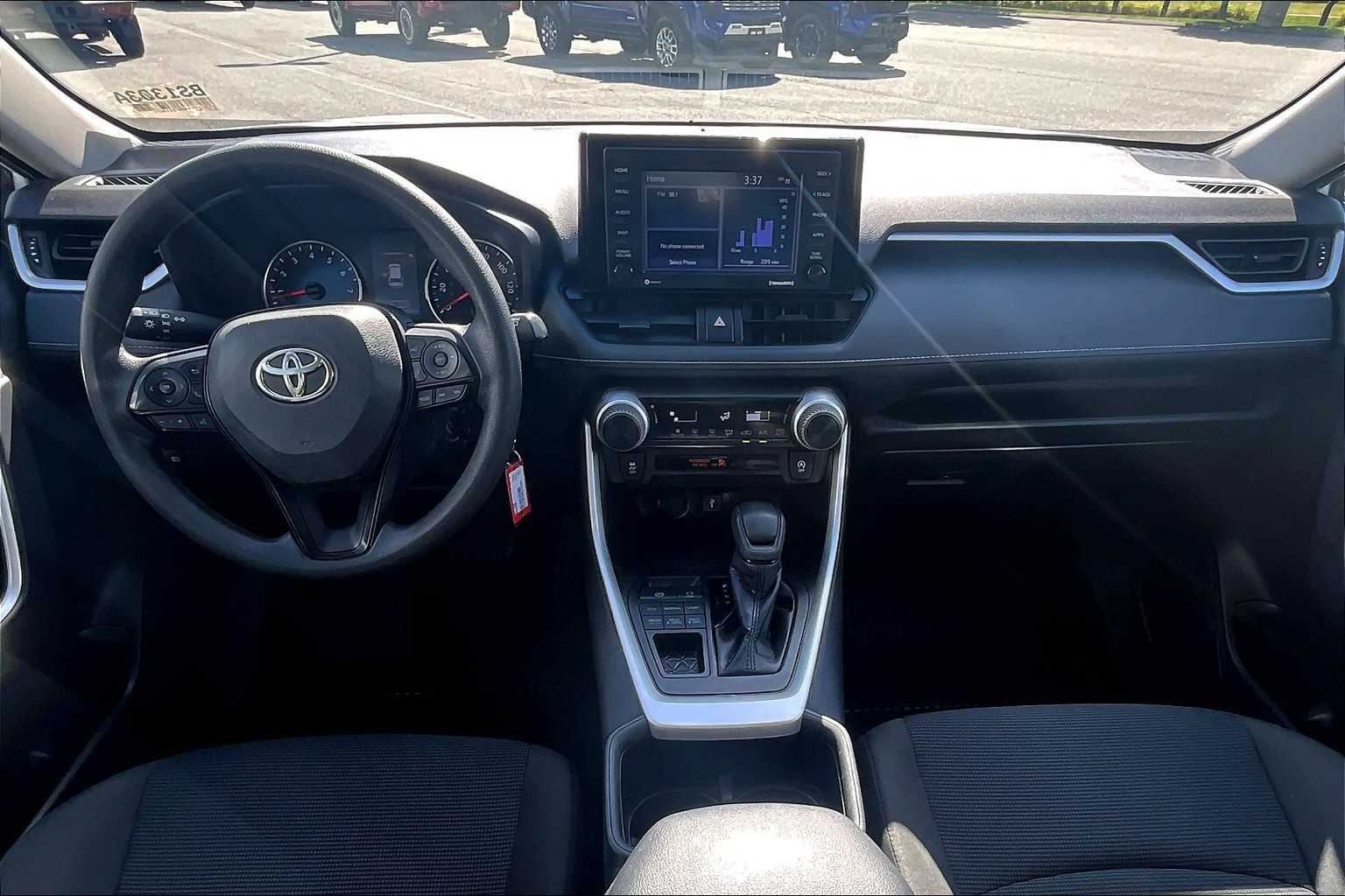 2022 Toyota RAV4 LE photo 21