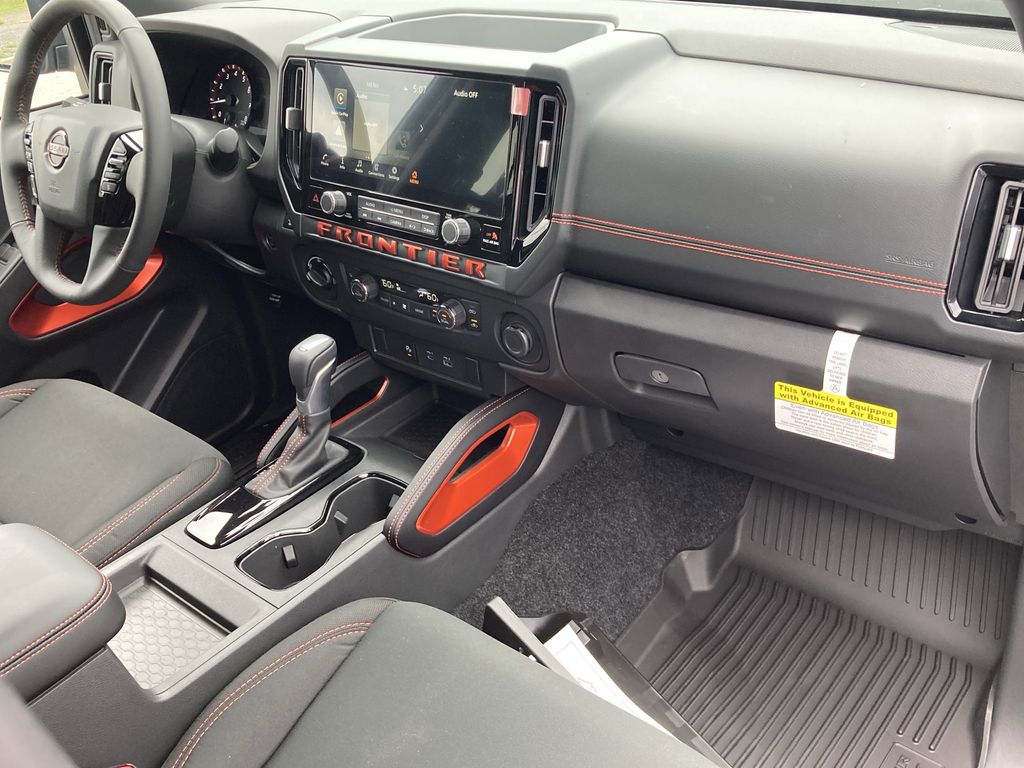 2025 Nissan Frontier Crew Cab PRO-4X photo 31