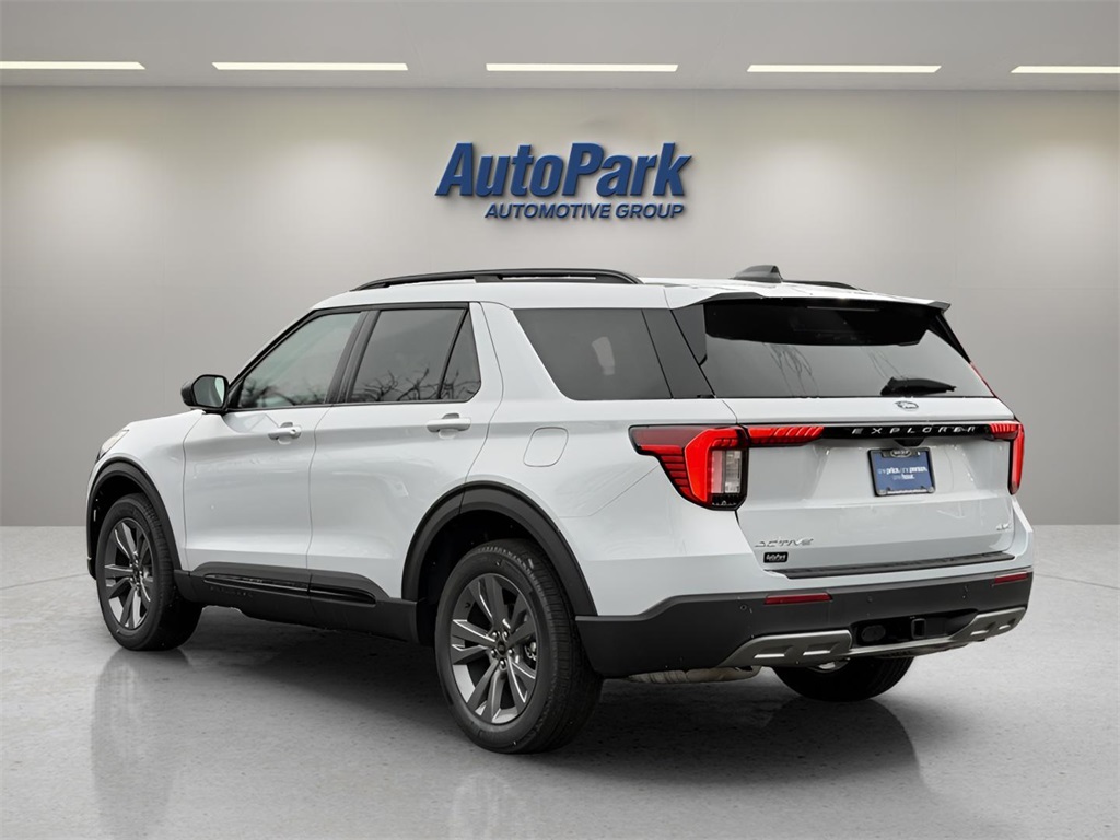 2026 Ford Explorer photo 4