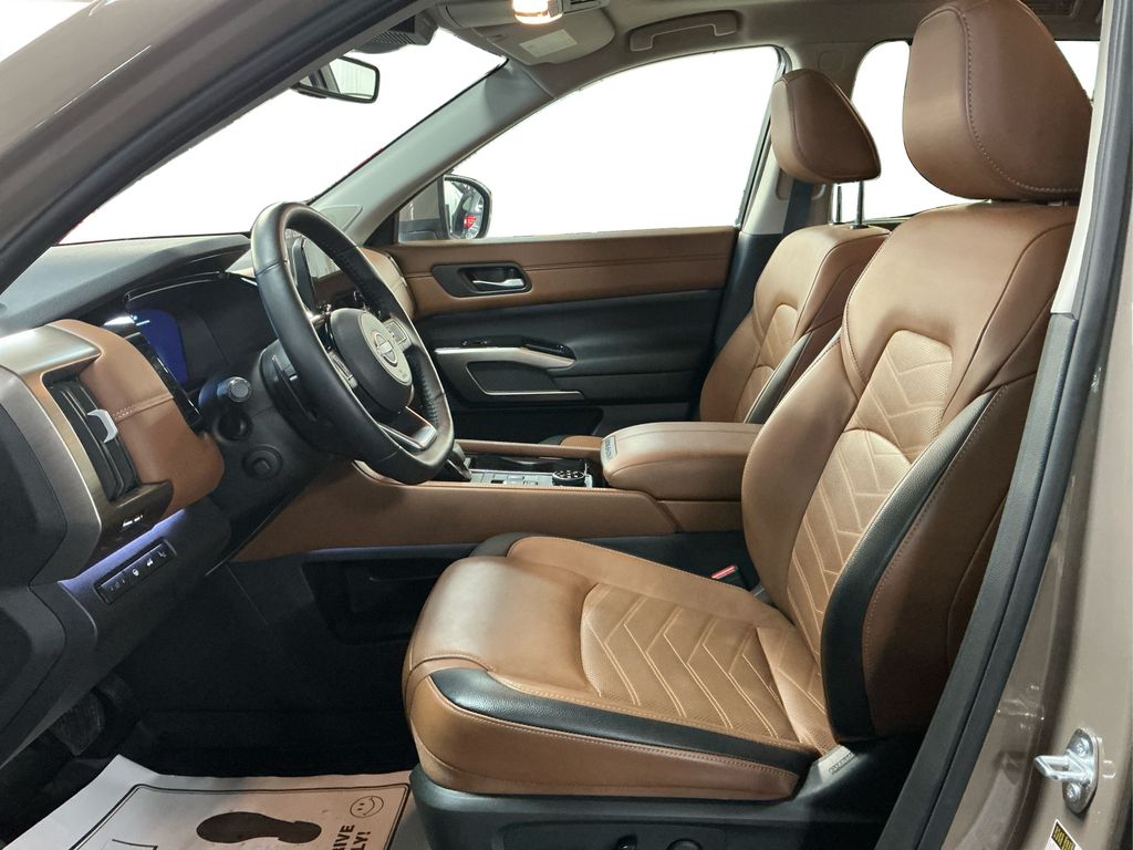 2024 Nissan Pathfinder Platinum photo 22