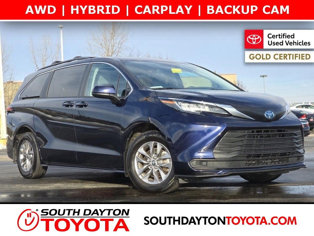 2022 Toyota Sienna LE's photo