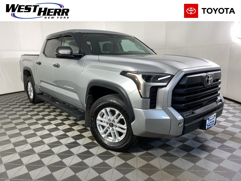 2022 Toyota Tundra SR5's photo