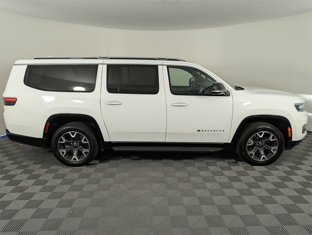 2023 Jeep Wagoneer L Series III photo 3
