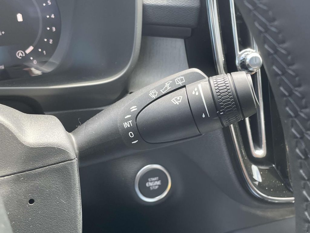 2026 Volvo XC40 AWD Plus photo 14